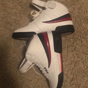 Fila sneakers high top size 5 grade school